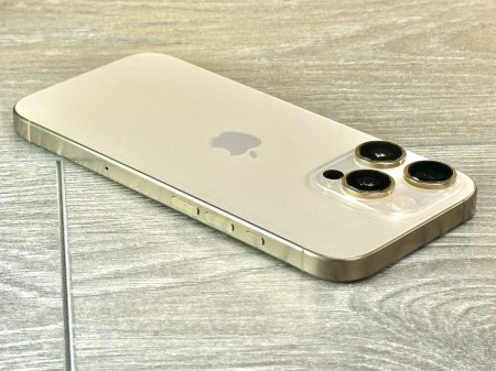 Iphone 16 Pro Desert Titanium 4